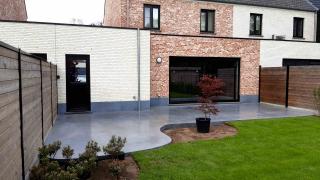 afgewerkte betonvloer voor terras